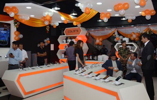कलर्स मोबाइल एन्ड सोलुसनको सो रुम त्रिपुरेश्वरमा