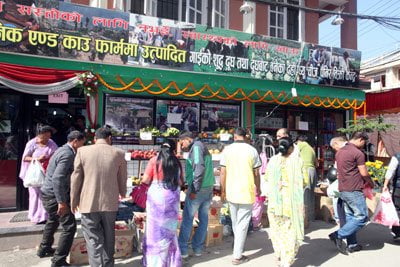 गौतमश्री वालमार्ट कुलेश्वरमा  गौतमश्री डेरीको पनि कारोबार शुरु