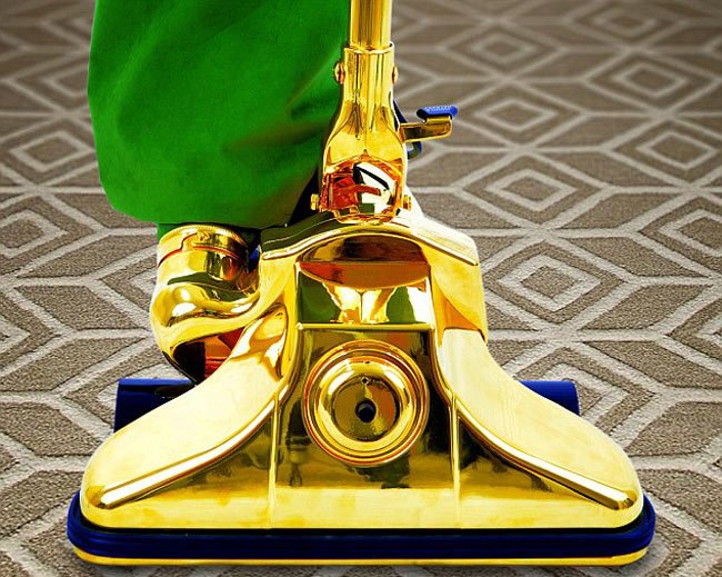 सुनबाट बनेको विश्वको सबैभन्दा महंगो भ्याकूम क्लिनर यस्तो छ