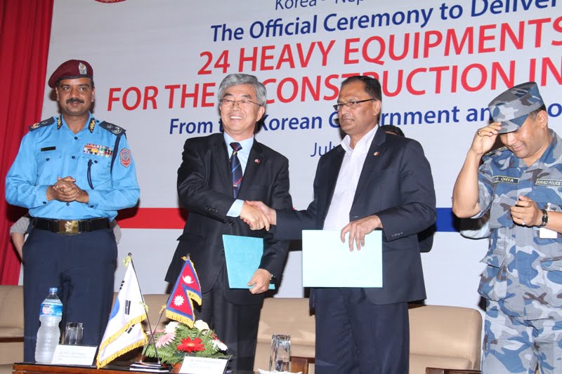 कोरियाद्धारा भारी उपकरण नेपाल सरकारलाई हस्तान्तरण