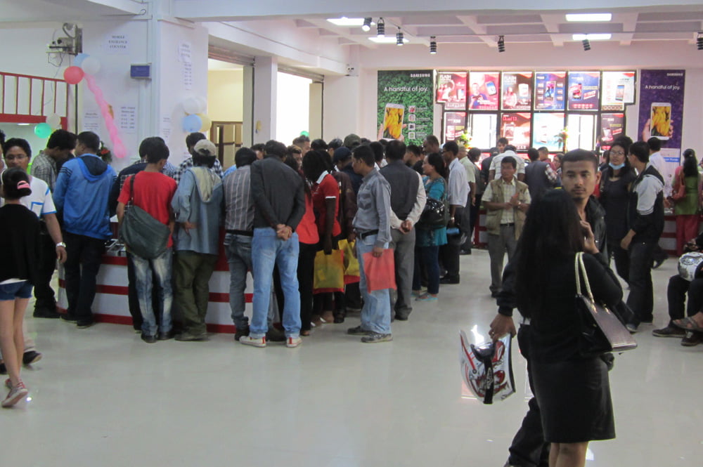 मोबाइल एक्स्पोमा ग्राहकहरुको चहलपहल, दोस्रो दिन ५० हजार अवलोकनकर्ता