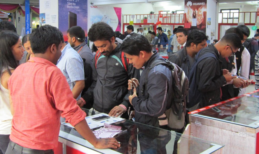 मोबाइल एक्स्पोको १ लाख रुपैंयाँको बम्पर पुरस्कार शान्ति राईले जितिन