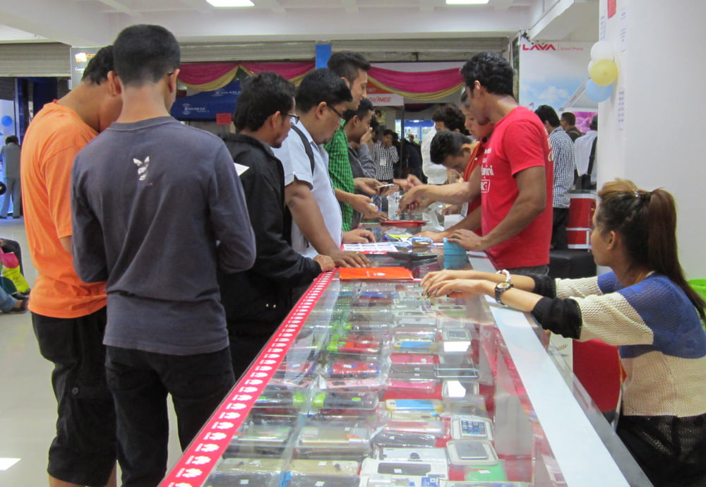 मोबाइल एक्स्पोमा ग्राहकहरुको रुची ब्राण्डेड फोनमा