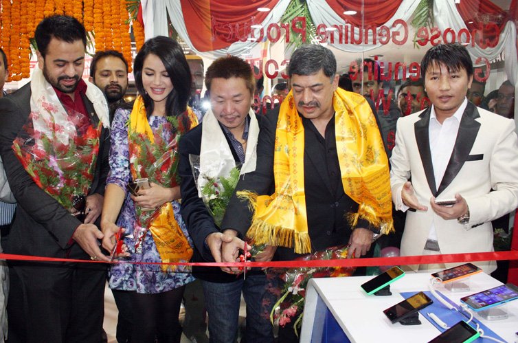 सिटिभीको एप्पल वर्ल्ड नामक मल्टिब्राण्ड मोबाइल सोरुम दरबारमार्गमा