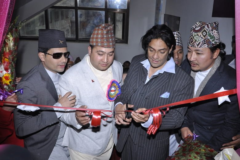 मोबाइल मेला २०१६ आजदेखि शुरु, पूर्व युवराज पारस शाहले गरे उद्घाटन (फोटो फिचरसहित)