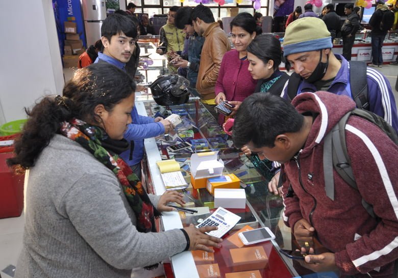 सरकारको राजस्व नीतिले मोबाइलको मूल्य बढ्यो, यस्तो छ बढेको बजार मूल्य सूची