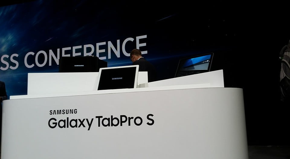 सामसुंग ग्यालेक्सी ट्याब प्रो एसको मूल्य ९,९९ यूरो, विण्डोज १० मा आधारित ट्याबलेट