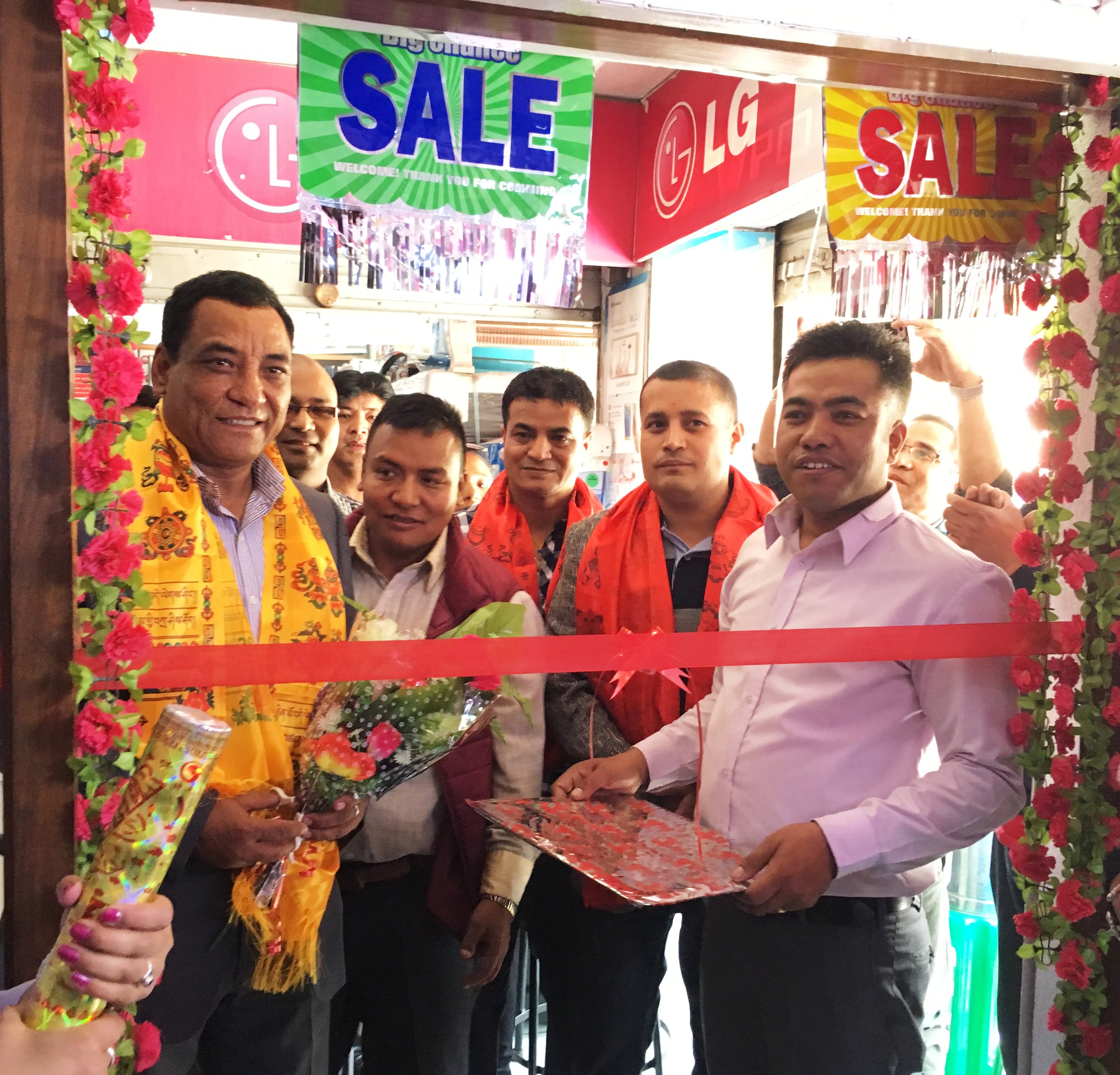 एलजीको नयाँ शोरुम गोंगबु र भक्तपुर ठिमीमा