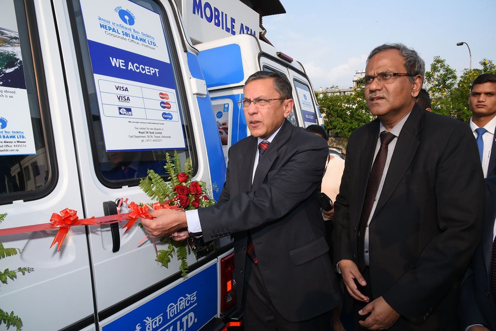 नेपाल एसबिआई बैंकद्धारा पशुपति क्षेत्र विकास कोषलाई सरसफाई सामाग्री हस्तान्तरण