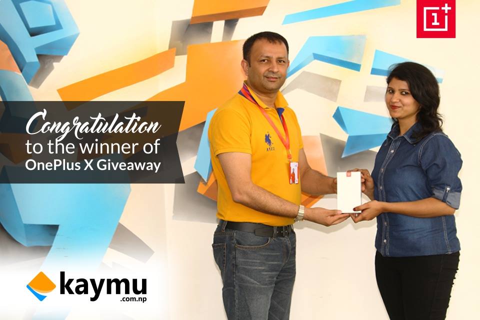 वान प्लस एक्स प्रर्बद्धन प्रतियोगितामा बिजयीलाई उपहार प्रदान
