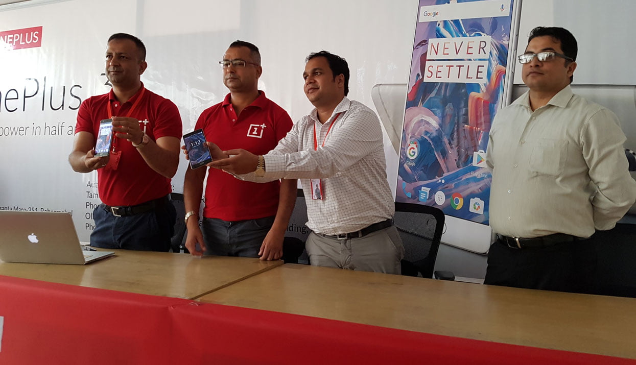 वान प्लस थ्री बजारमा, अनलाइन तथा अफलाइनमा उपलब्ध, मूल्य रु.४९,९००/-