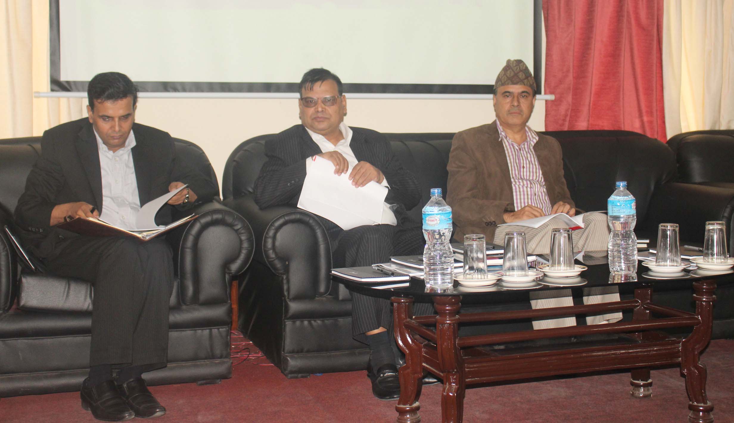 अर्थमन्त्री महराद्धारा आन्तरिक राजस्व विभागको निरीक्षण