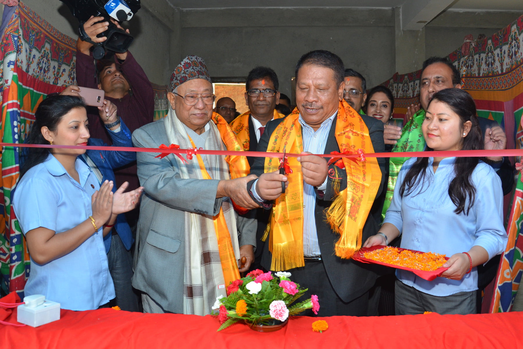 एभरेष्ट बैंकद्वारा रत्न राज्य उच्च माध्यमिक विद्यालयमा शुद्ध पिउने पानी सेवा हस्तान्तरण