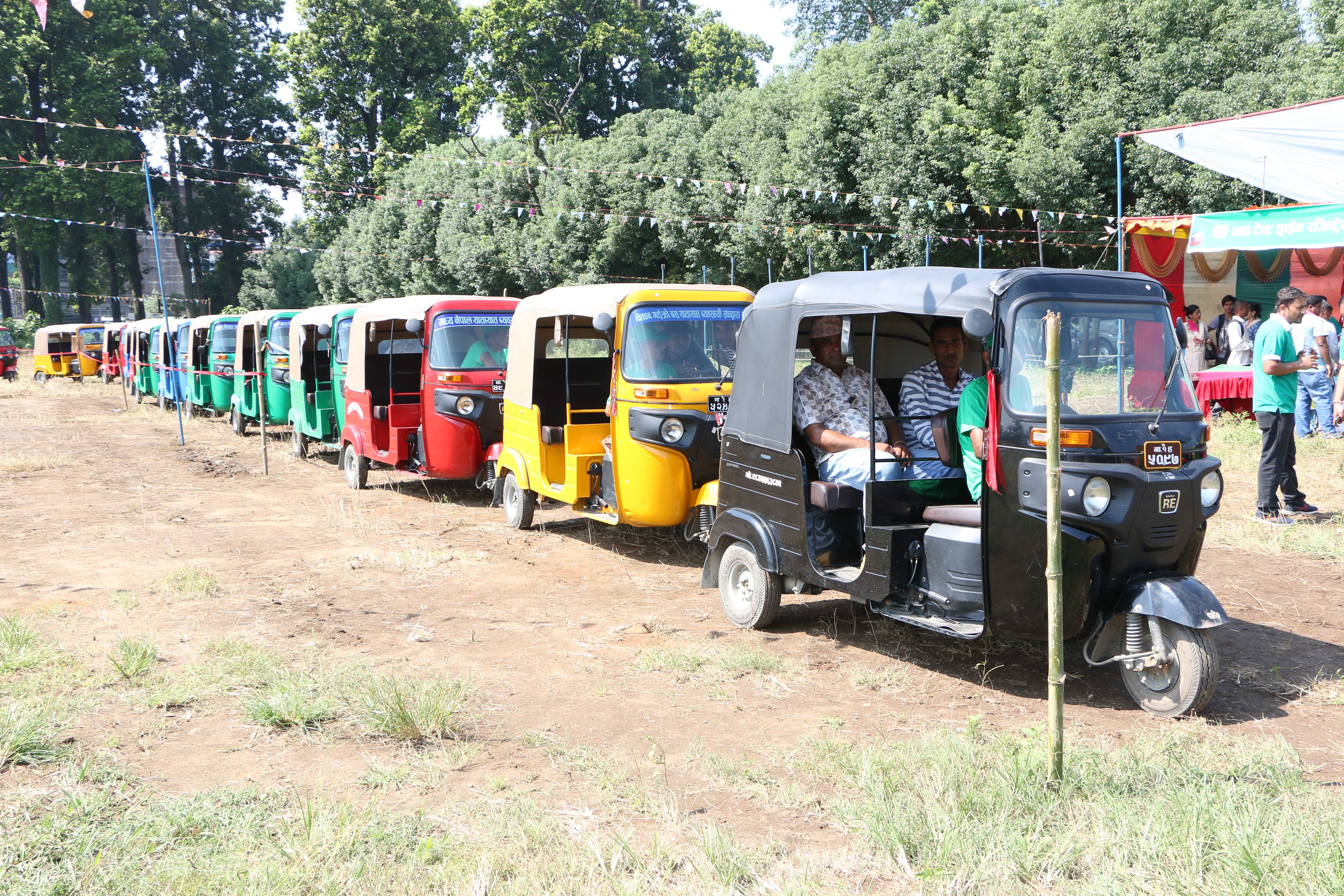 बजाज आर इ महा टेष्ट ड्राइभ मेलामा २६ वटा बजाज आर इ बुकिंग