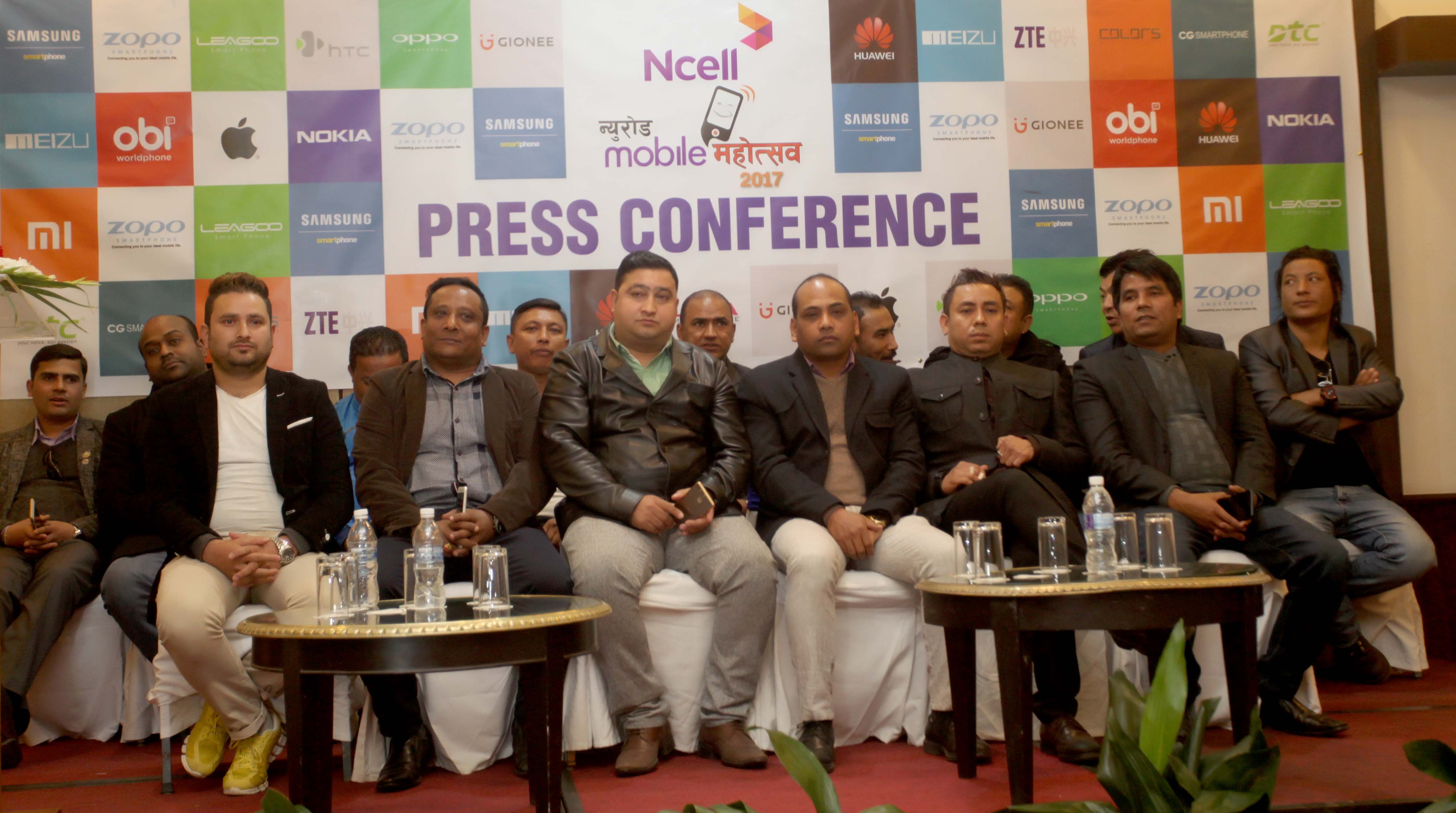 न्यूरोड मोबाइल महोत्सव हुँदै, फोन किन्दा एनसेलकाे सिम तथा डाटा पाइने