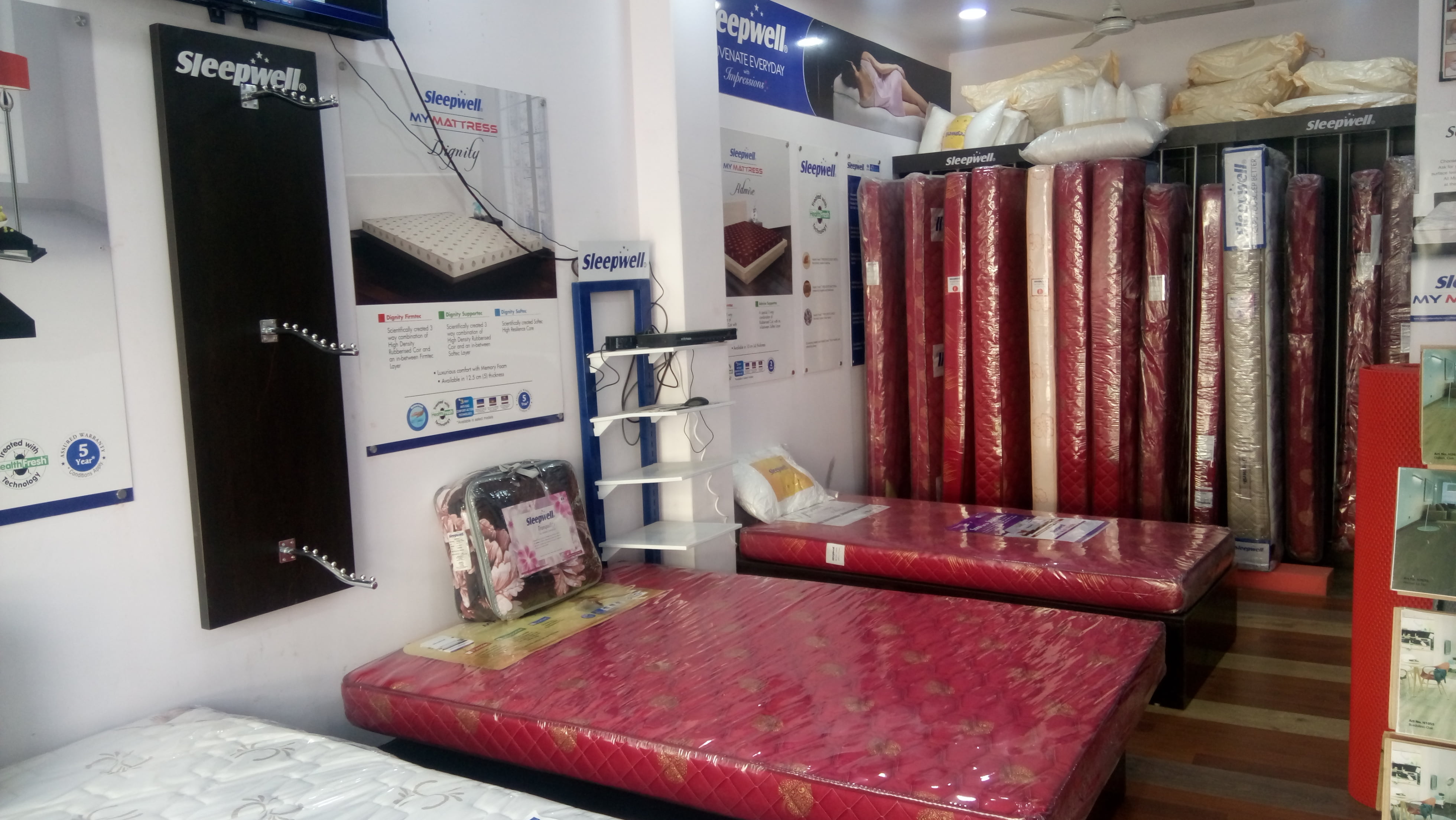 स्लीपवेल म्याट्रेसको पहिलो शोरुम धरानमा