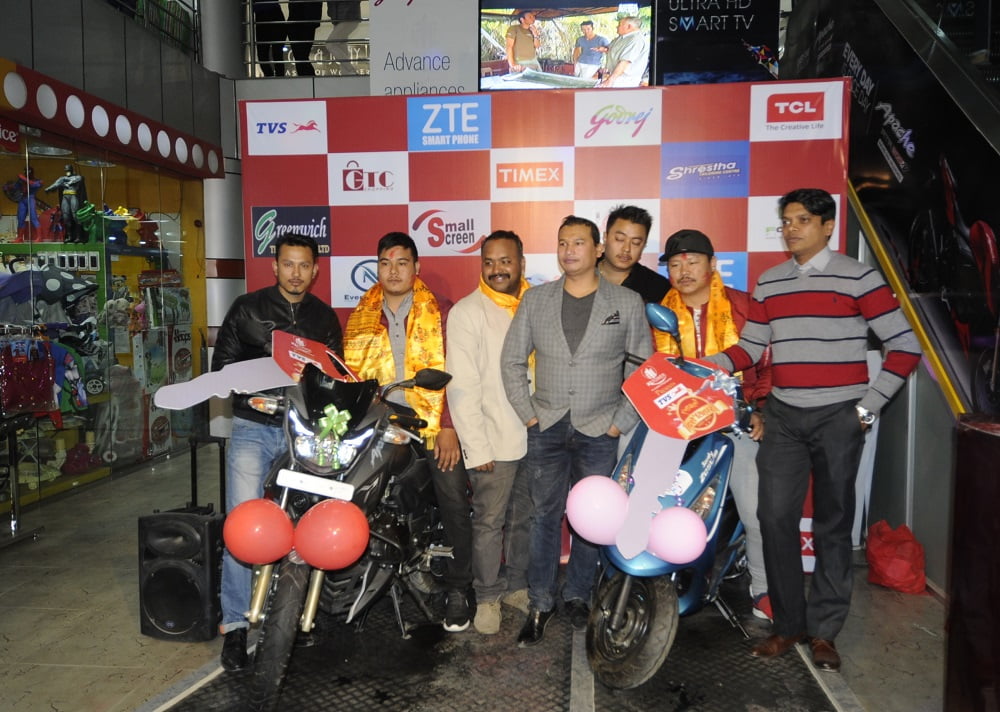 केएल टावरद्धारा बिजेताहरुलाई उपहार बितरण