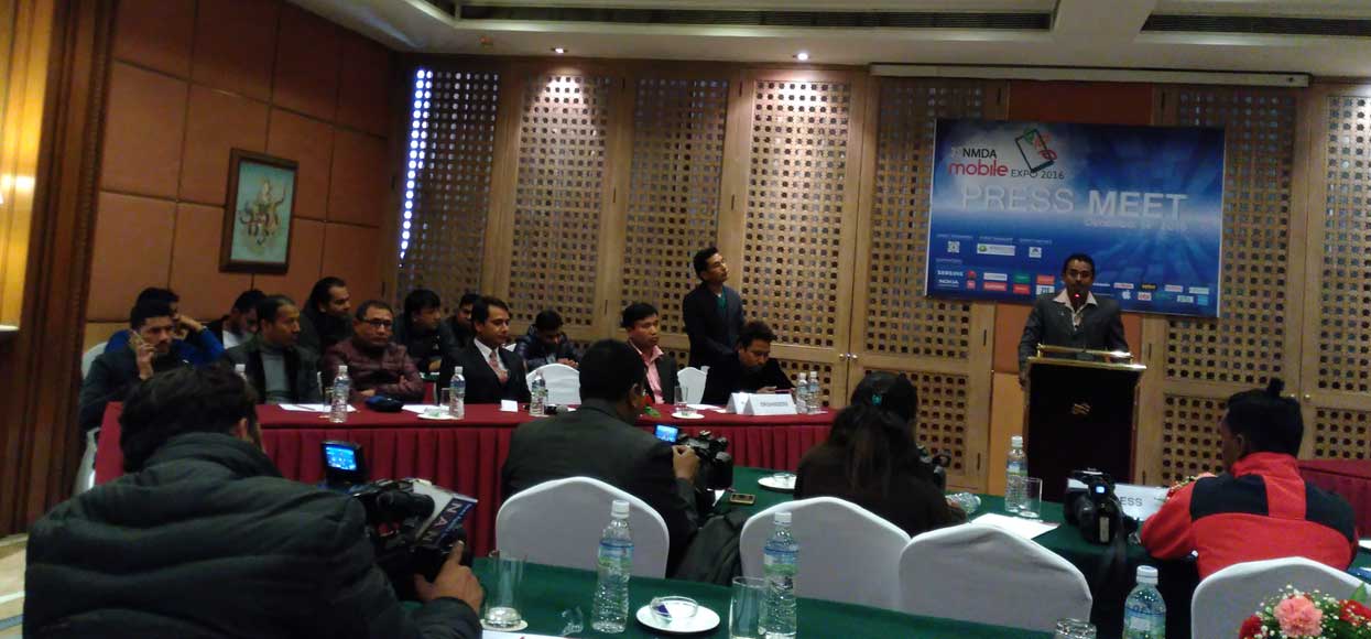 एकै अवधिमा दुई स्थानमा मोबाइल मेला हुँदै, मोबाइल बितरक र रिटेलरको प्रतिस्पर्धा