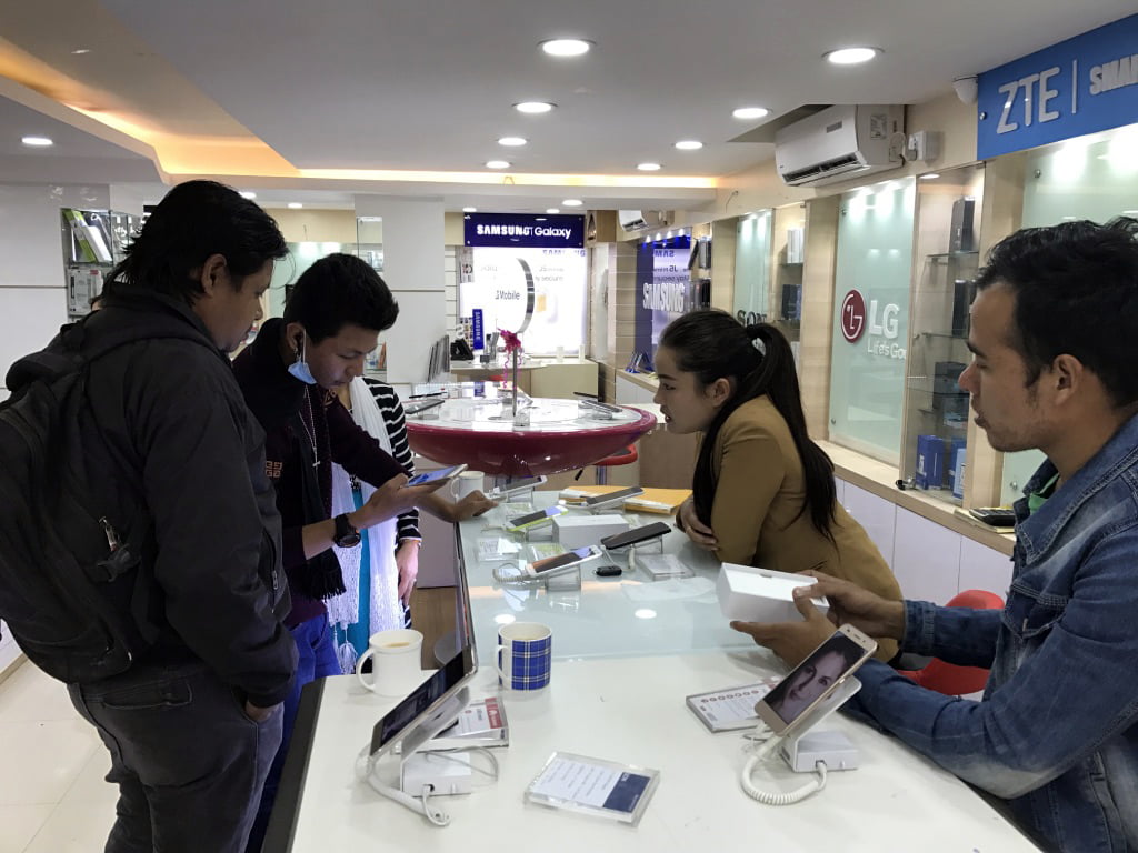 एप्पल वर्ल्ड मोबाइलको पहिलो बार्षिकोत्समा मोबाइल किन्दा ‘मेगा डिस्काउन्ट’