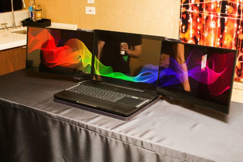 तीनवटा स्क्रीन भएको रेजरकाे ल्यापटप, १७ इन्चको डिस्प्ले