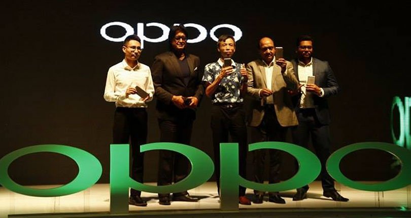 ओप्पोद्धारा सेल्फी एक्स्पर्ट एफथ्री सार्वजनिक, ग्रुप सेल्फीका लागि डबल सेल्फी क्यामरा