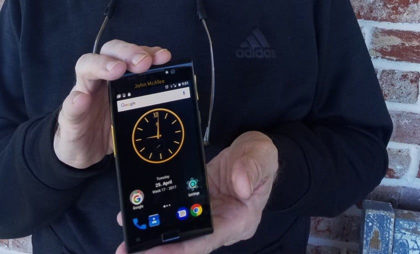 यस्तो छ ह्याक गर्न नसकिने स्मार्टफोन ‘जोन म्याक्केफे प्राइभेसी फोन’