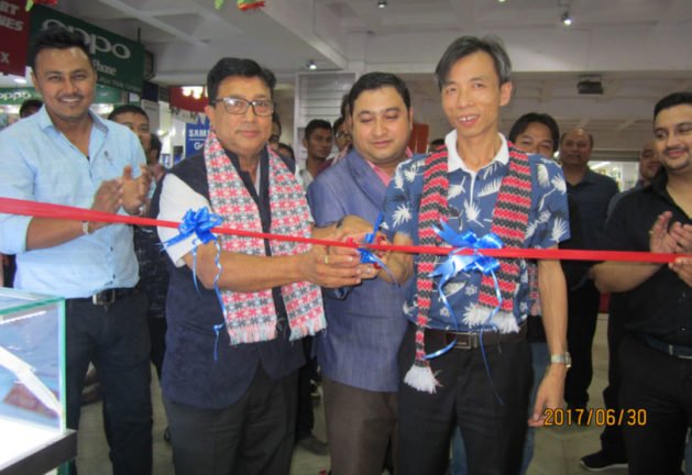 ललितपुर मोबाइल कम्प्लेक्स र एपेक्स डिजिटलको संयुक्त शोरुम, इलेक्ट्रोनिक्स सामाग्रीमा ५० प्रतिशतसम्म छुट