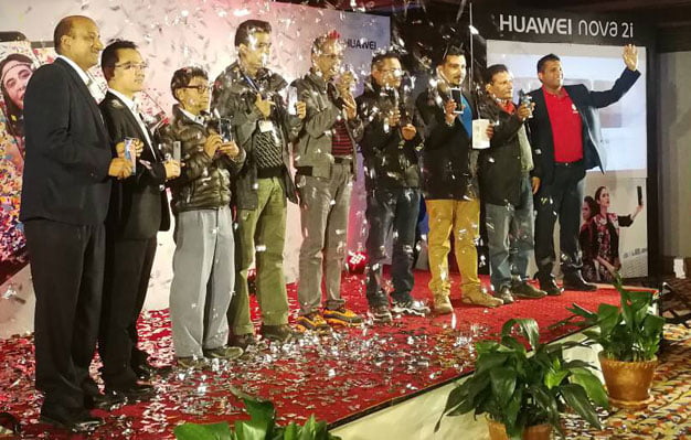 ‘हुवाई नोवा २ आई’ नेपाली बजारमा, एउटै मोवाइलमा चारवटा क्यामेरा