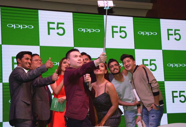 ओपो एफफाइभ बजारमा, ३४ हजार रुपैयाँ पर्ने फूल स्क्रिन डिस्प्ले फोन