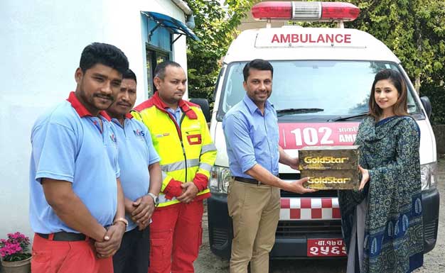 किरण सुजद्धारा नेपाल एम्बुलेन्स सर्भिसलाई गोल्डस्टार जुत्ता हस्तान्तरण