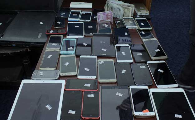 चोरीका मोबाइल अनलाइन बजारमा बेच्ने फुटबल खेलाडी पक्राउ