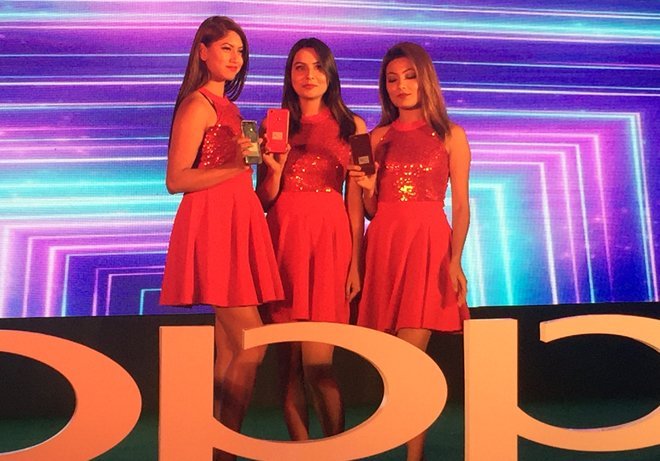 ओपोले एफ सेभेन नेपाली बजारमा सार्वजनिक गर्दै