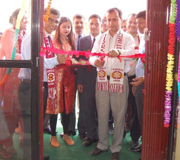 एभरेष्ट बैंकको शाखा बर्दियाको बाँसगढीमा