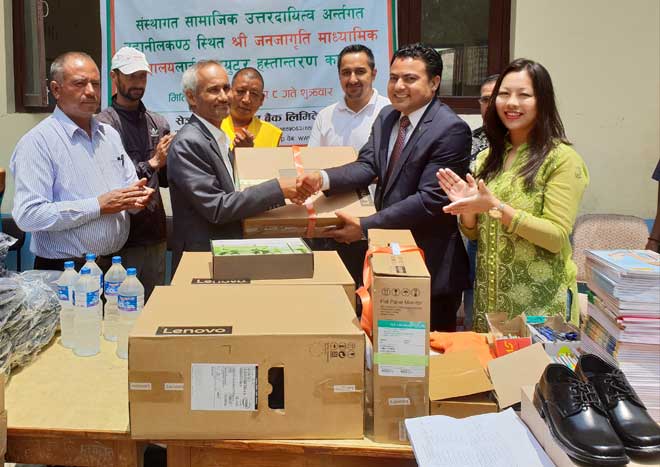 सेञ्चुरी कमर्सियल बैंकद्वारा जनजागृति माविलाई कम्प्युटर हस्तान्तरण