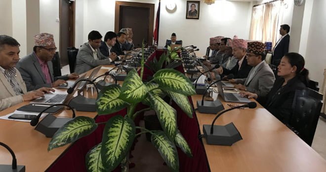 मन्त्रीपरिषद बैठक स्वचालित प्रणालीमा, प्रधानमन्त्रीसहित मन्त्रीहरुद्धारा एप्पलको म्याकबुक एयर प्रयोग