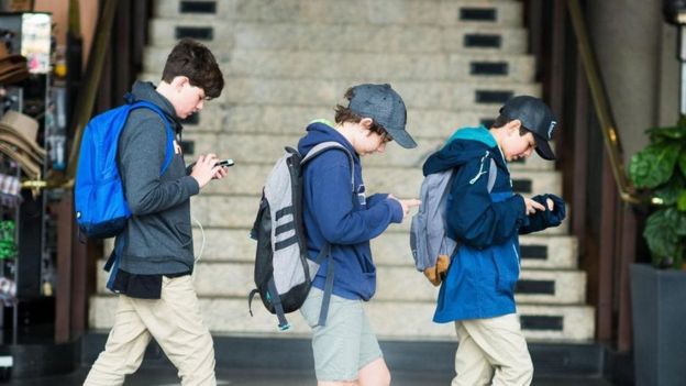 मोबाइल हराए प्रहरीलाई खबर गर्नुस्, खोजेर तपाईँलाई बुझाउँछ