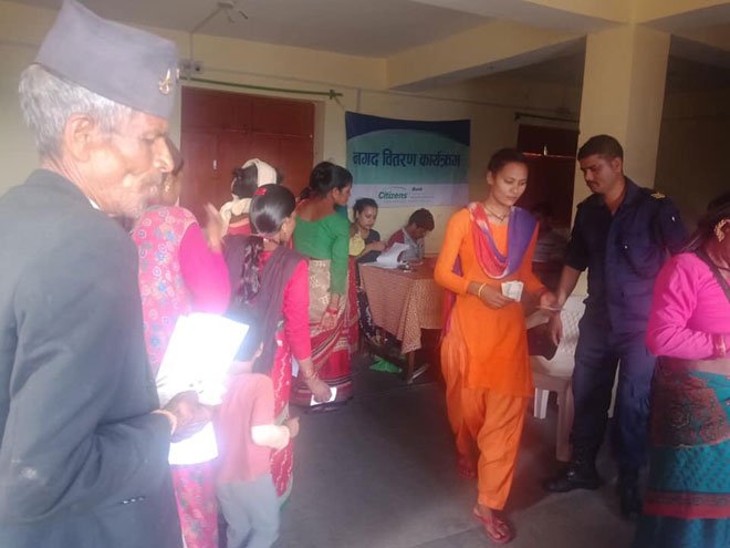 सिटिजन्स बैंक इन्टरनेसनलद्वारा डोटीमा नगद वितरण