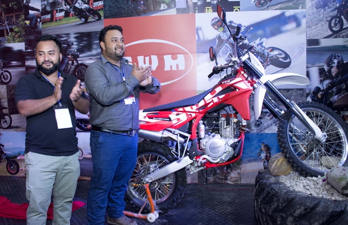 नाडा अटो शोको अवसरमा एसडब्लुएम मोटरसाइकल सार्वजनिक