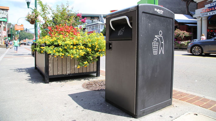 अब डस्टबिनबाटै मोबाइल चार्ज गर्न सकिने, काठमाडौँ उपत्यकामा फोहर सङ्कलन गर्न स्मार्ट डस्टबिन