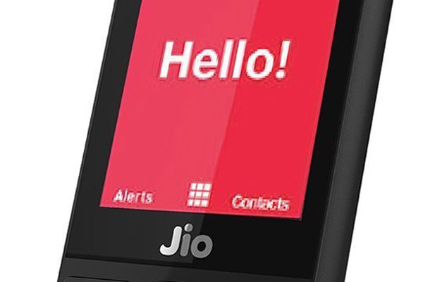 रिलायन्सले बिक्री गर्ने जियो फोन पड्किँदा भारतमा एक प्रयोगकर्ताको मृत्यु