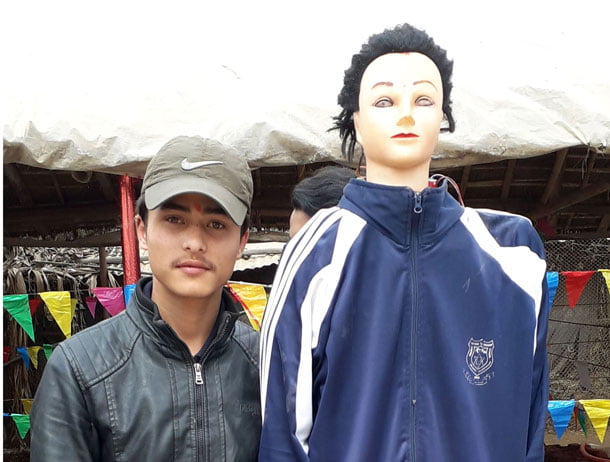 कक्षा १२का विद्यार्थीले बनाए रोबोट, सोधेको प्रश्नको जवाफ दिने र हात मिलाउने