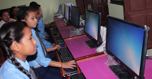 विद्यालयका कम्प्युटर भिडियो हेर्न र फेसबुक चलाउन प्रयोग, शिक्षक नहुँदा समस्या