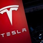 टेस्लाले आफ्ना कारहरूमा एप्पल कारप्लेको परीक्षण गर्दै