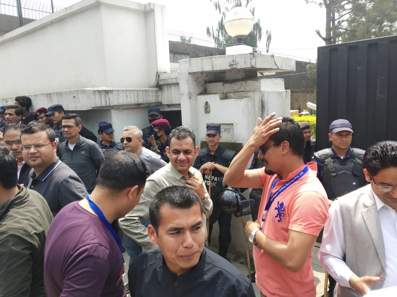 आइस्पानद्धारा दूरसंचार प्राधिकरण घेराउ, बिना प्रतिस्पर्धा फ्रिक्वेन्सी दिएको आरोप