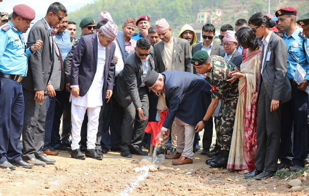 मध्यपहाडी लोकमार्गमा सूचना महामार्ग निर्माण शुरु, प्रधानमन्त्रीले गरे शिलान्यास