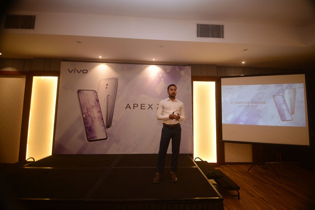 भीभोको कन्सेप्ट स्मार्टफोन एपेक्स २०१९ नेपालमा प्रदर्शन, यस्तो छ डिजाइन र लूक्स