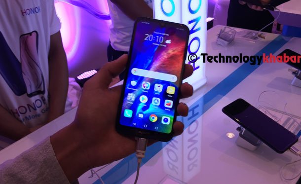 ह्वावेले स्मार्टफोन ब्राण्ड अनर ब्राण्ड १८ खर्ब ८ अर्बमा बिक्री गर्दै