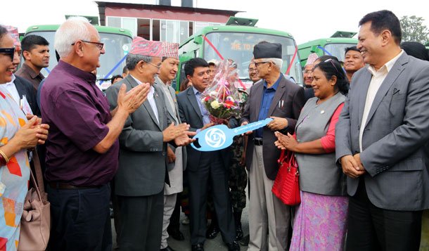 अशोक लेलैण्डले साझा यातायातलाई यूरो–४ मापदण्डका २० थान सहरी बस बेच्यो