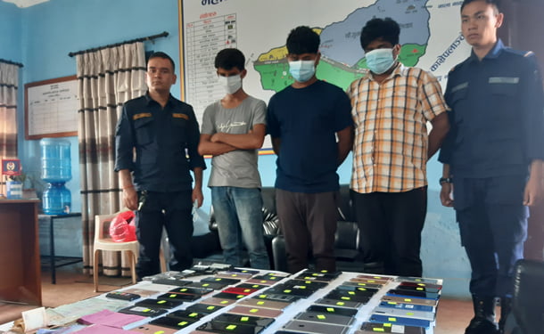 चोरीका मोबाइल बिक्री गर्ने ३ जना पक्राउ, बरामद मोबाइलको बजार मूल्य करिब १२ लाख रुपैयाँ