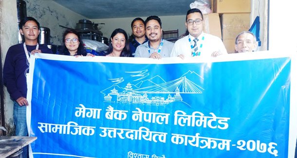 मेगा बैंकबाट बालबालिकालाई खाद्यान्न सहयोग